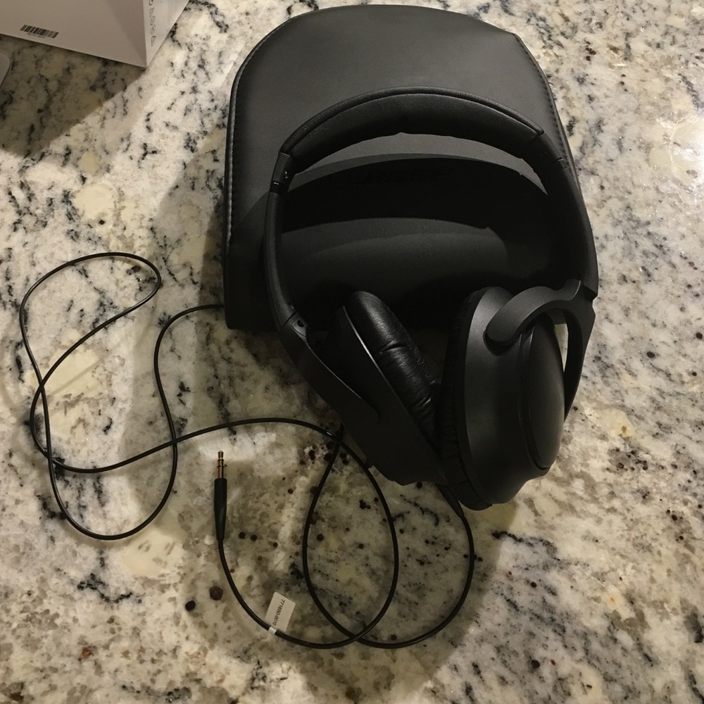 Bose soundtrue over ear head phones